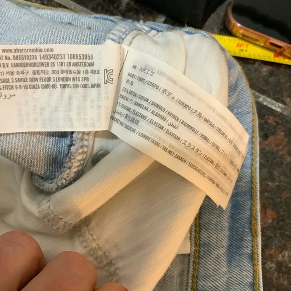 Abercrombie & Fitch Baggy Low Rise Jean Shorts. Size 32. - Picture 5 of 5